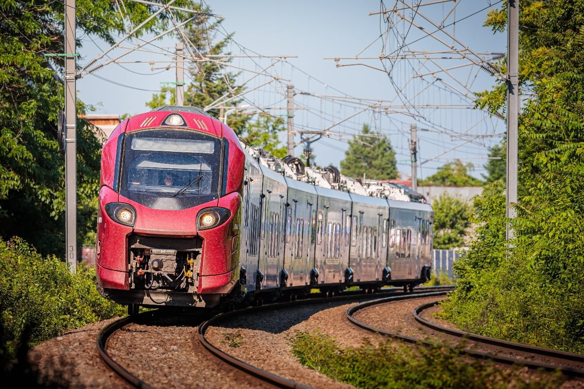 Trenurile, blocate spre Constanța: o femeie a murit, lovită de tren între Valu lui Traian și Basarabi