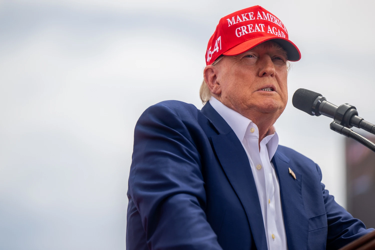 Rețea crypto legată de Donald Trump, anchetată pentru escrocherii online