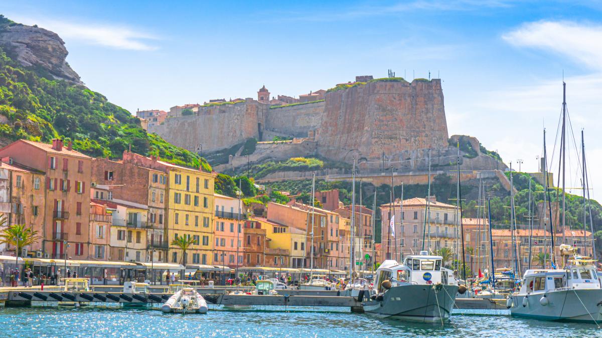 Turiști blocați în Corsica: Porturile, blocate de protestele pe motorină
