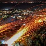 Rachete în noaptea Învierii: rivalitate explozivă între biserici din Grecia