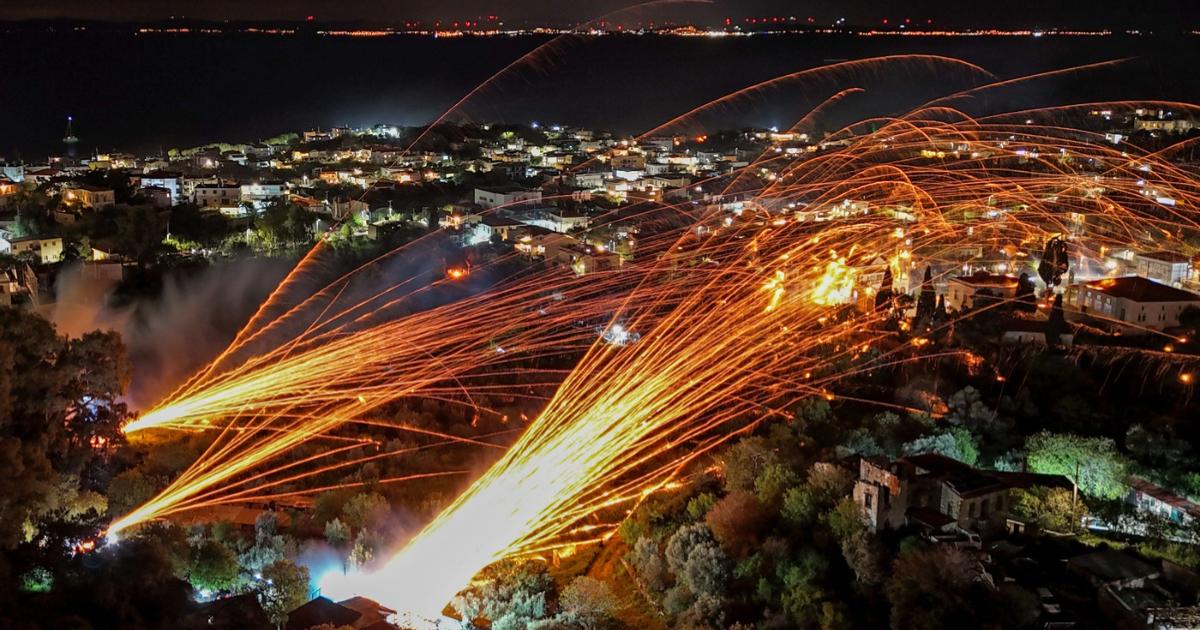 Rachete în noaptea Învierii: rivalitate explozivă între biserici din Grecia
