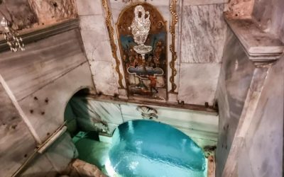 Maica Domnului, sărbătoare la Izvorul Tămăduirii. Tradiția apei sfințite în 2026