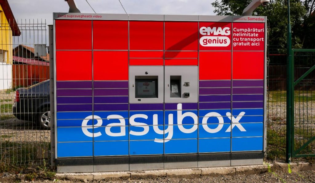 eMAG bagă taxe pentru clienți: Cât plătești în plus de mâine