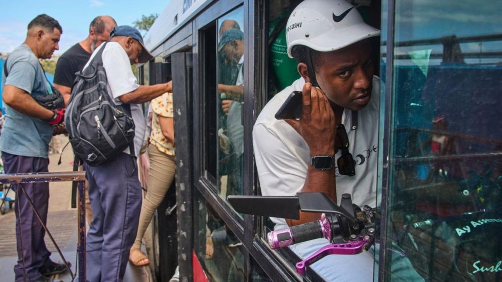 Ciclobusul din Havana: Soluția inovatoare anti-criză de combustibil din Cuba