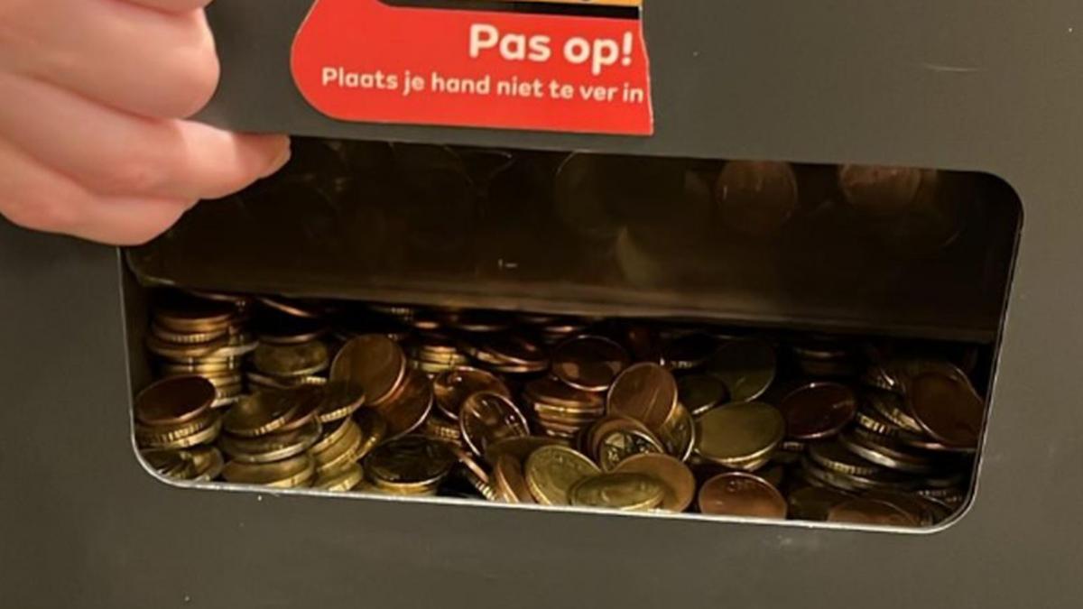 Bancomat din Rotterdam, „fabrica” de bani. Oamenii, reticenți la „scuipatul” de monede