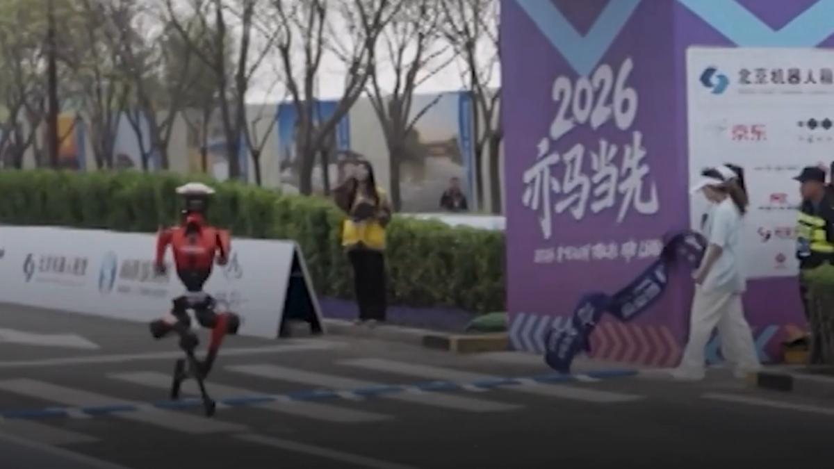 Robot umanoid, victorie istorică la Beijing: l-a întrecut pe JACOB Kiplimo