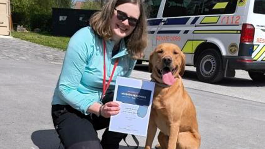 Tobi, câinele salvator din România, certificat pentru misiuni internaționale