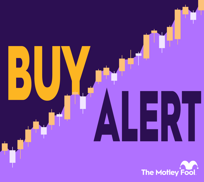 Anré D. Williams, membru al Consiliului de Administrație al companiei Navan, a achiziționat în mod direct 100.000 de acțiuni ale companiei, pentru o sumă de aproximativ 1,2 milioane de dolari, încheind tranzacția pe 31 martie 2026. Această tranzacție, raportată oficial în dosarul SEC Form 4, indică o majorare substanțială a poziției sale deținută direct în companie, ceea ce sugerează o confirmare a încrederii în direcția viitoare a Navan