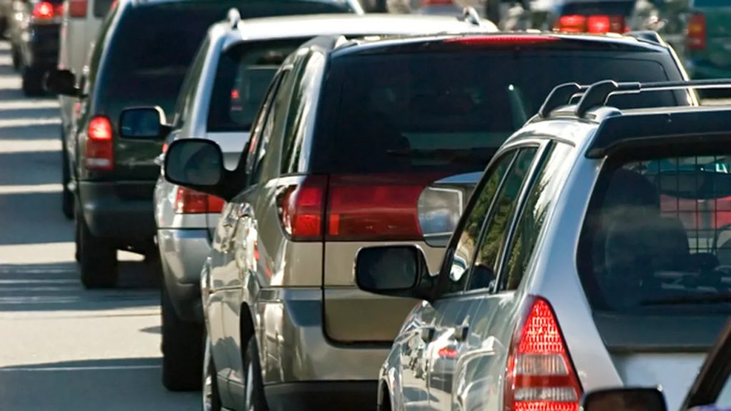 Trafic fluid pe DN1 în prima dimineață a minivacanței pascale La ora 7:00, circulația pe Drumul Național 1 (DN1), între Ploiești și Brașov, se desfășura fără probleme majore, cu un trafic redus, specific dimineților de sărbătoare