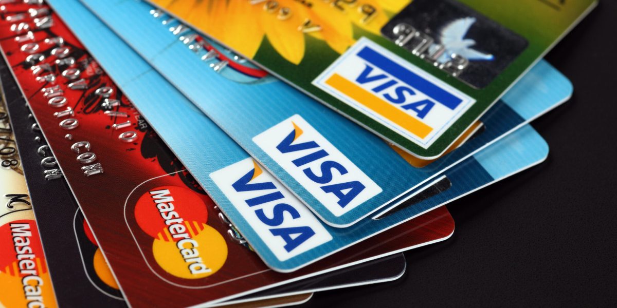 Cardurile bancare expiră: Clienții primesc un NOU IBAN. Cum eviți blocarea plăților?