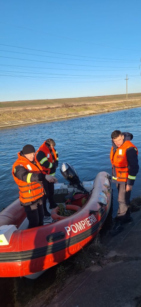 Bărbat, căzut în lacul din Prahova: Operațiuni de salvare în curs