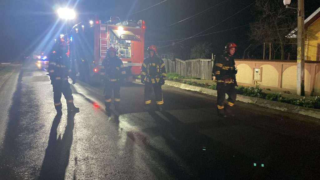 Un incident minor s-a petrecut joi seară pe DN1D, în localitatea Cioranii de Jos, după ce o cisternă încărcată cu aproximativ 30.000 de litri de GPL s-a răsturnat pe partea carosabilă