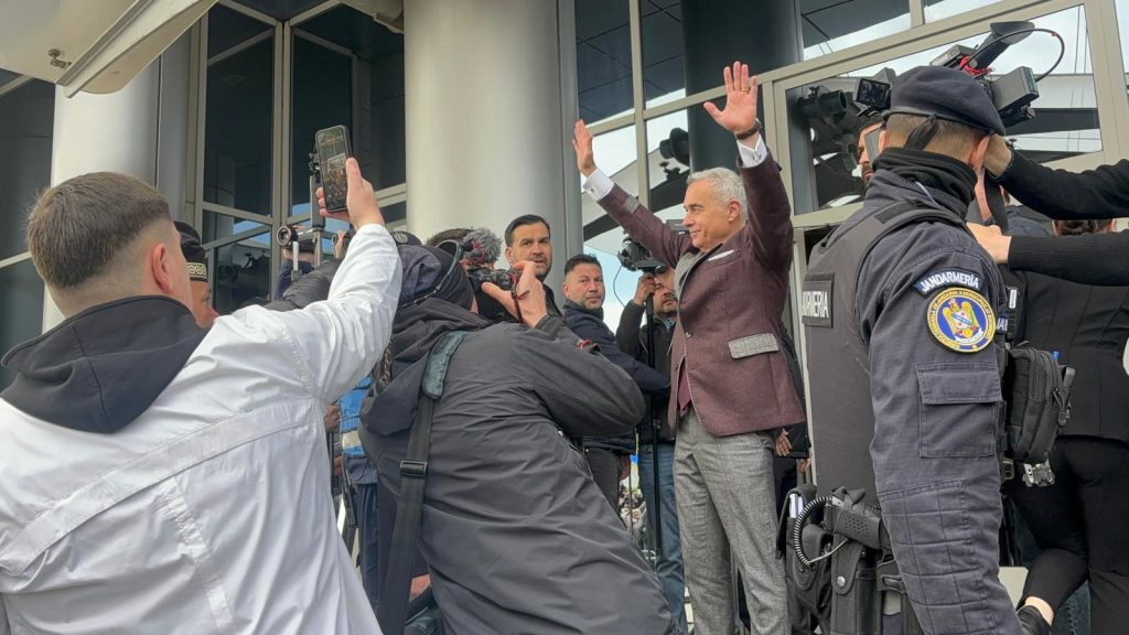 Guvernul, „găini speriate” ce scârmă sperând că pot zbura spre Europa