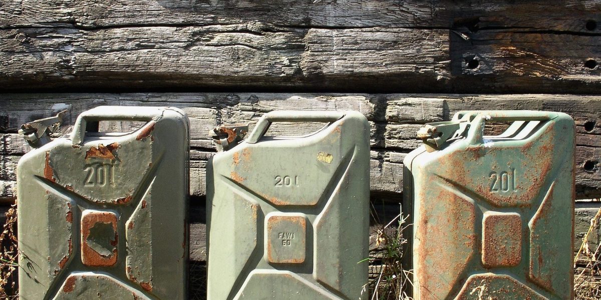 wilhei-petrol-cans-708568_1920-e1775134712181.jpg - ReactiveNews