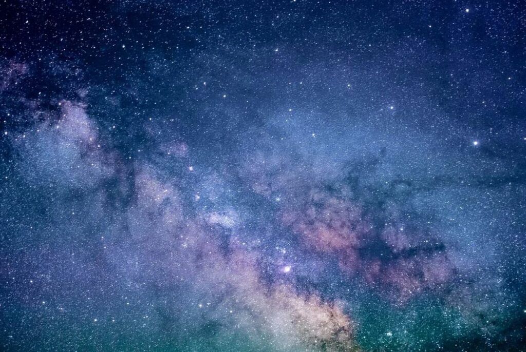 Emoții puternice pe 15 aprilie: Zodia ta, sub lupa astrelor