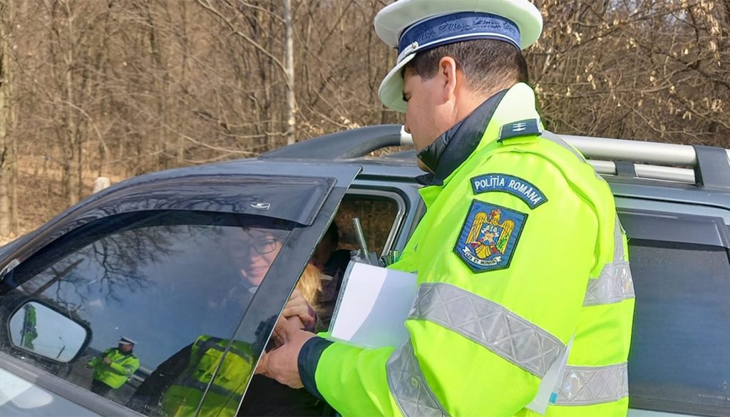 Amendă URIAȘĂ pentru șoferii din România: Ce obiect banal e interzis în mașină?