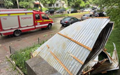 Botoșani: Vijelie furibundă, acoperișuri distruse și pompieri mobilizați