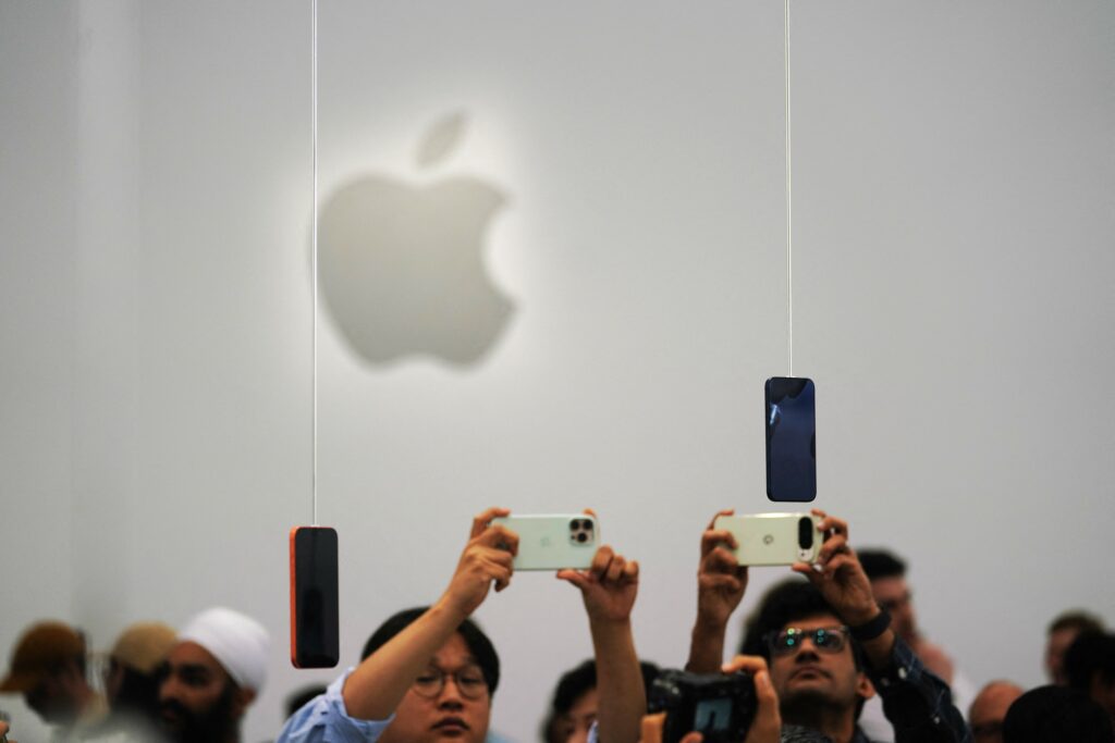 De ce Apple nu bagă miliarde în AI: Explicațiile experților