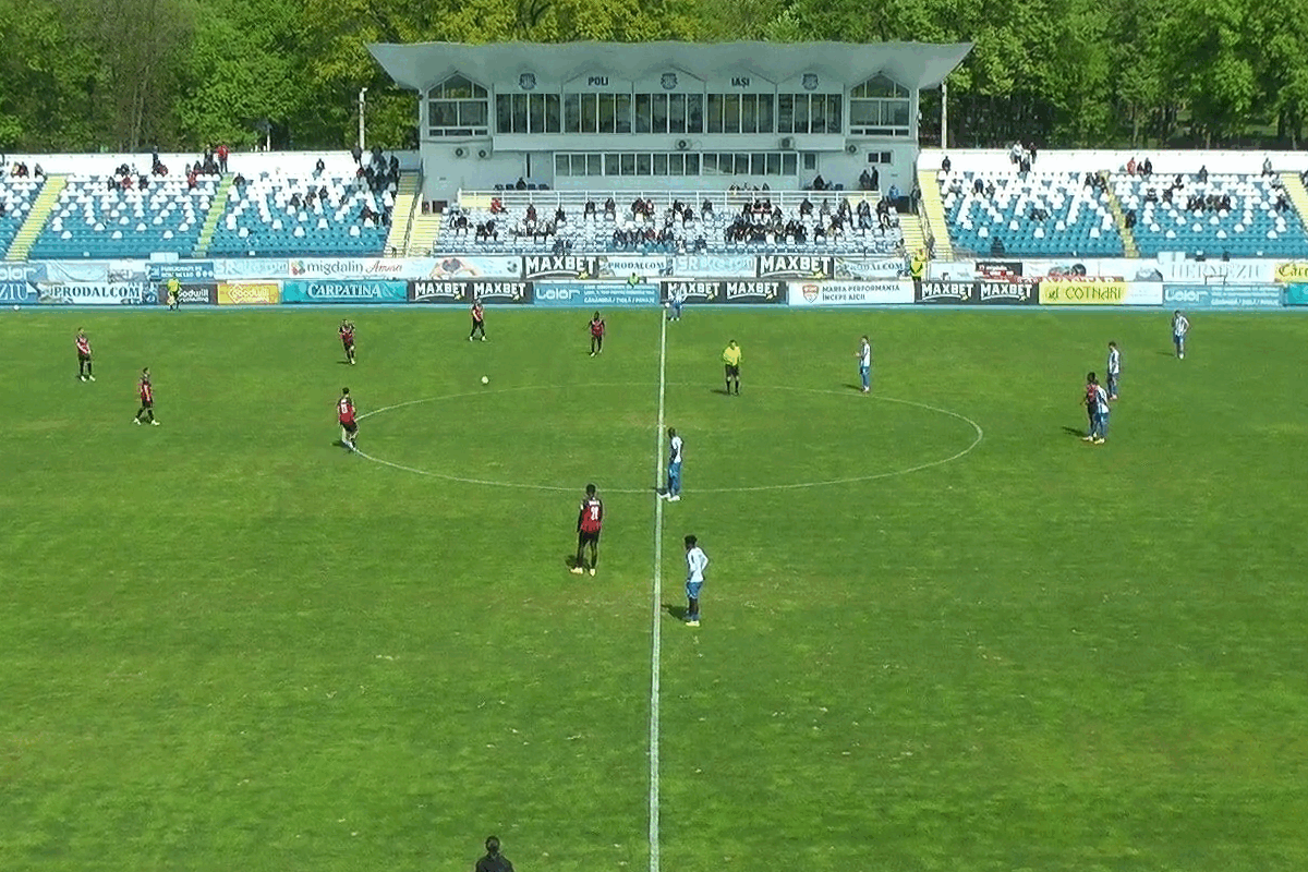 Jucătorii unei echipe de Liga 2, protest mut: au stat pe teren, adversarii au pasat