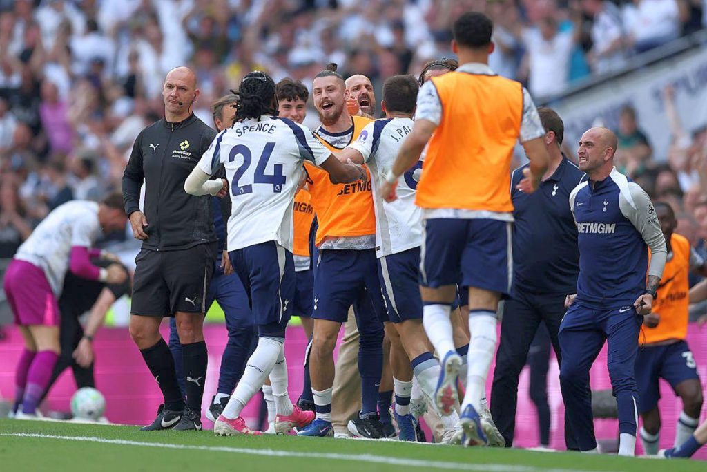 Drăgușin, erou la Londra: Tottenham, salvată dramatic de retrogradare