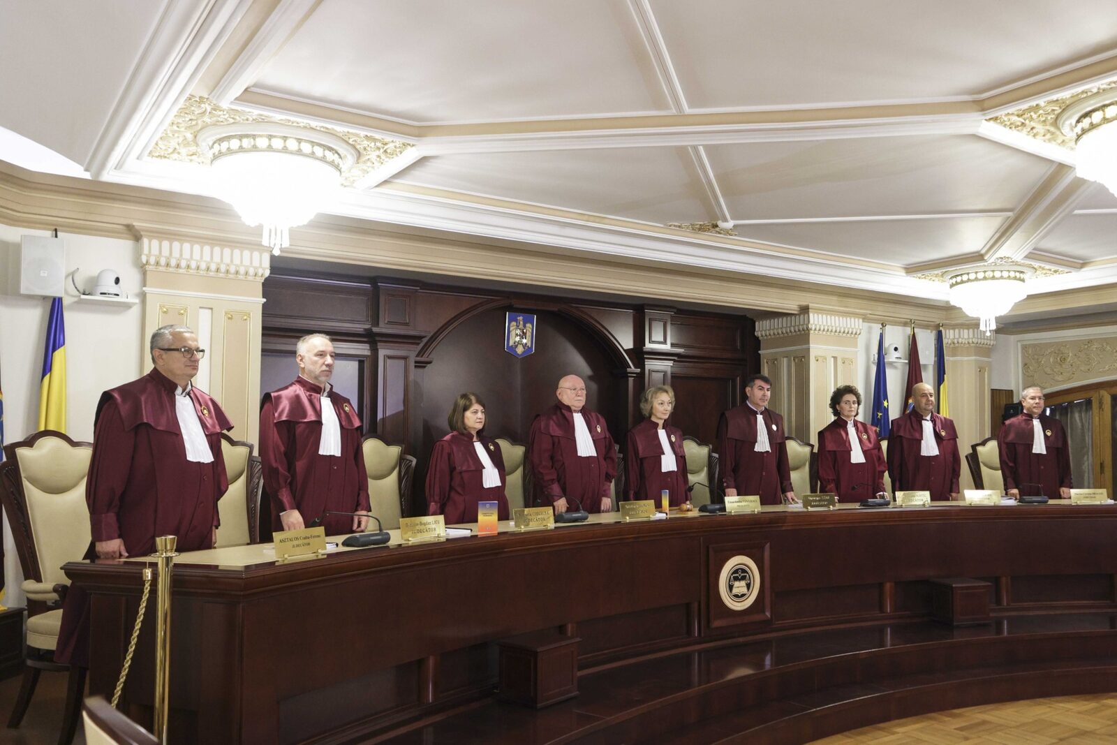 Curtea Constituțională a respins, ca indamisibilă, excepția prin care i s-a cerut să interpreteze ce înseamnă „activitate juridică sau în învățământul superior juridic”