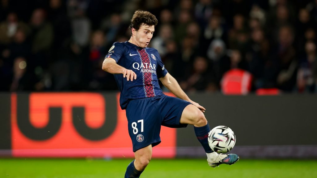 How tall is PSG’s João Neves?