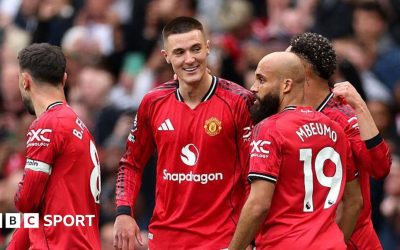 Manchester United vs Liverpool LIVE: Premier League live text updates, team news, stats & head-to-head
