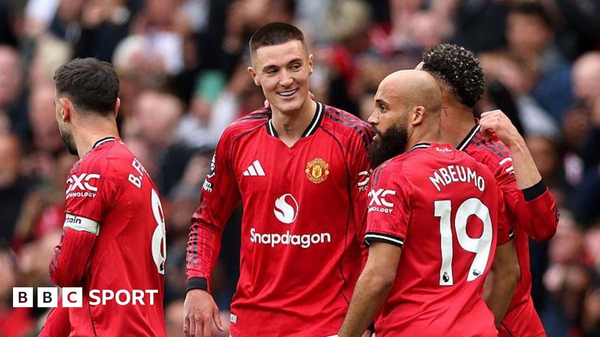 Manchester United vs Liverpool LIVE: Premier League live text updates, team news, stats & head-to-head