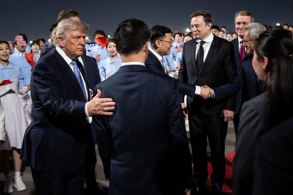 Trump: Gigantii Big Tech, dependenți de China. Musk, Apple și Nvidia, pe urmele lui Beijing