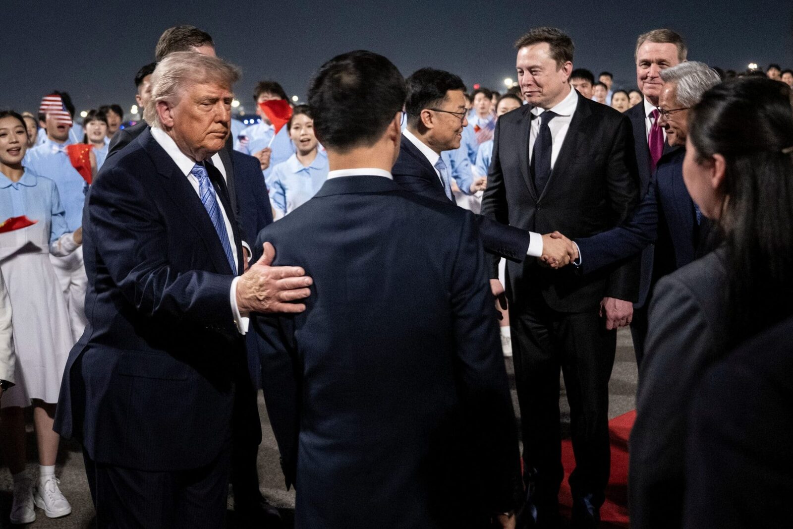 Trump: Gigantii Big Tech, dependenți de China. Musk, Apple și Nvidia, pe urmele lui Beijing