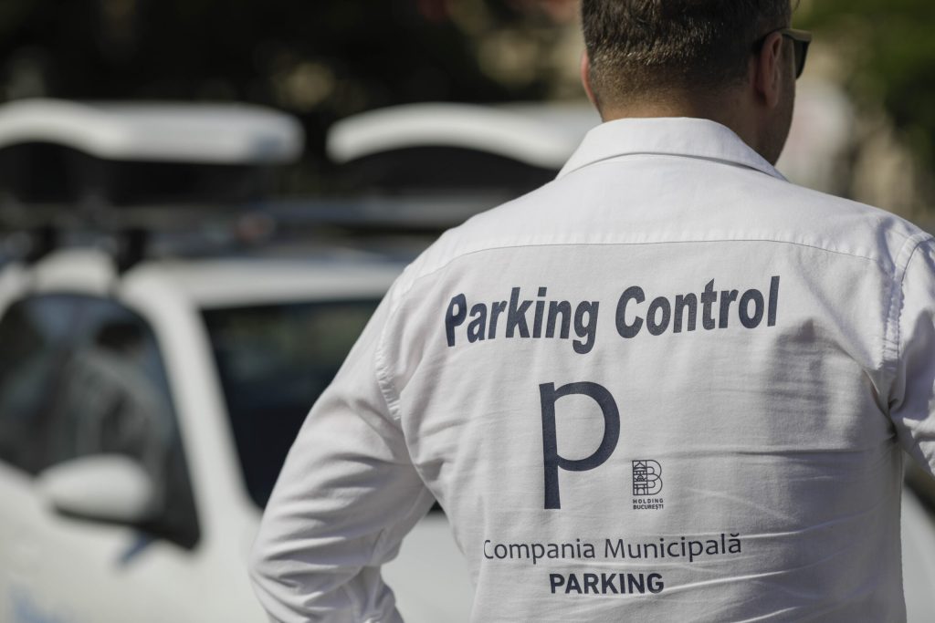 Investigație explozivă: Firmă fără angajați, contract de indicatoare cu București, legături Piedone