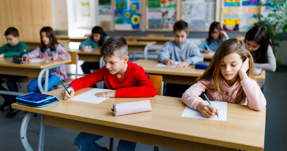Evaluarea Națională 2026: Micuții au dat Matematica și Explorarea Mediului! Când apar notele?