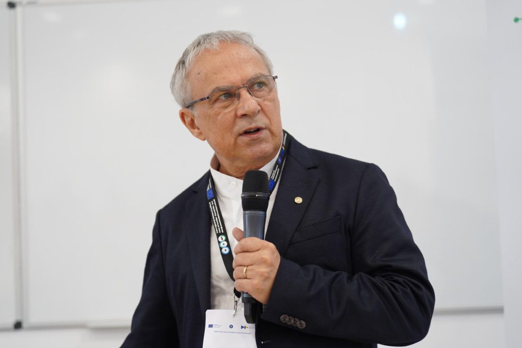 Profesorii, sfătuiți cum să nu mai pară plictisiți în fața elevilor