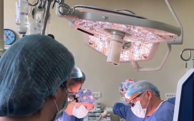 Operațiune-maraton: Medicii salvează o fetiță de un an din România printr-un transplant hepatic rar