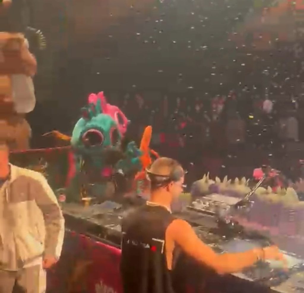 VIDEO exploziv din Mamaia Nord: Elrow a incendiat scena cu muzică electronică
