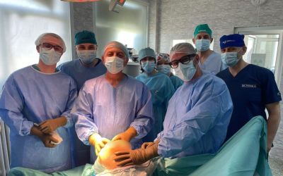Artroplastii de genunchi în premieră la SJU Buzău, coordonate de prof. dr. Cătălin Cîrstoiu