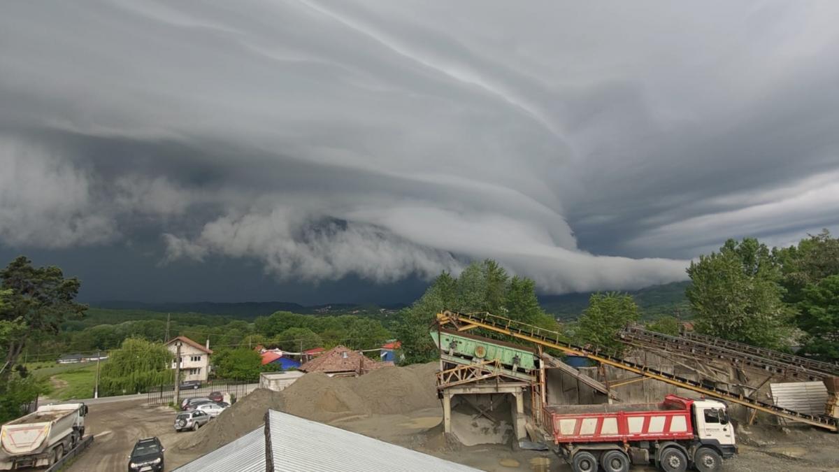Alertă meteo: Cod portocaliu de furtuni și grindină pe litoralul României