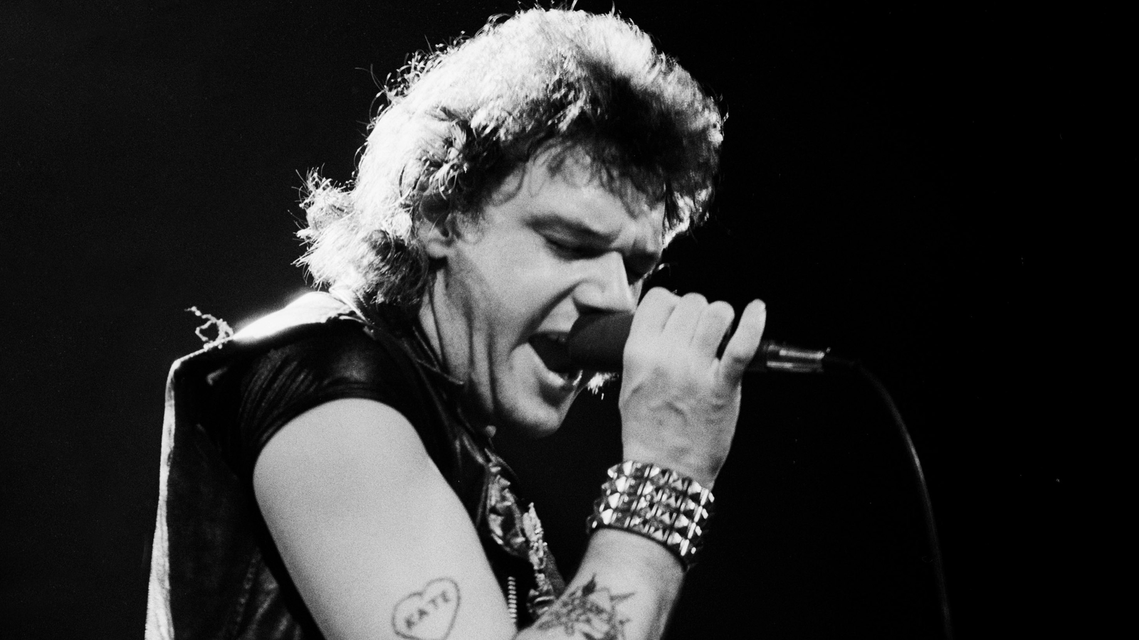 Șase linii deviate, concert Iron Maiden: program prelungit pentru cinci!