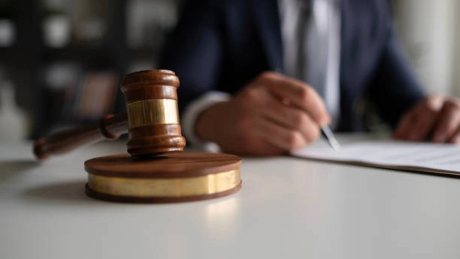 Decizie-șoc la ÎCCJ: Armata obligatorie și reducerea vârstei de pensionare, rediscutate