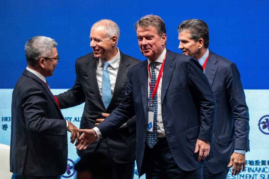 Băncile concediază mii de oameni: AI și „capital uman” slab!