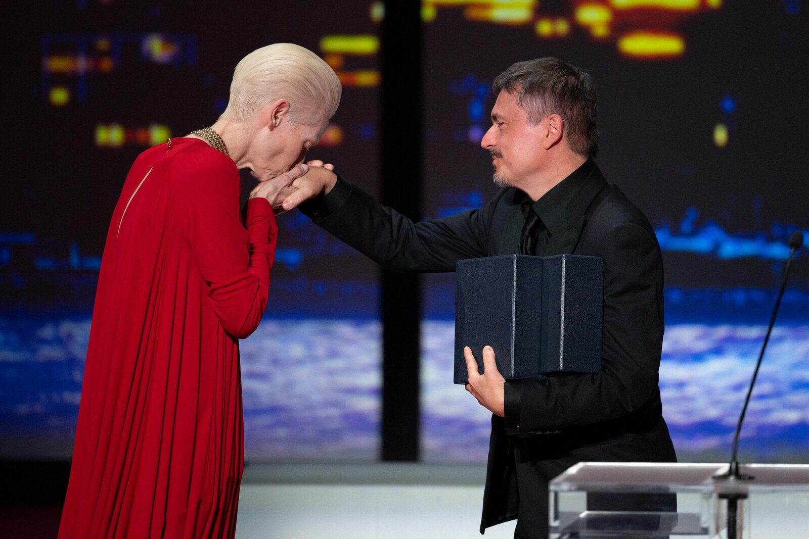 Mungiu, DIN NOU pe covorul roșu la Cannes: Al doilea Palme d’Or din carieră