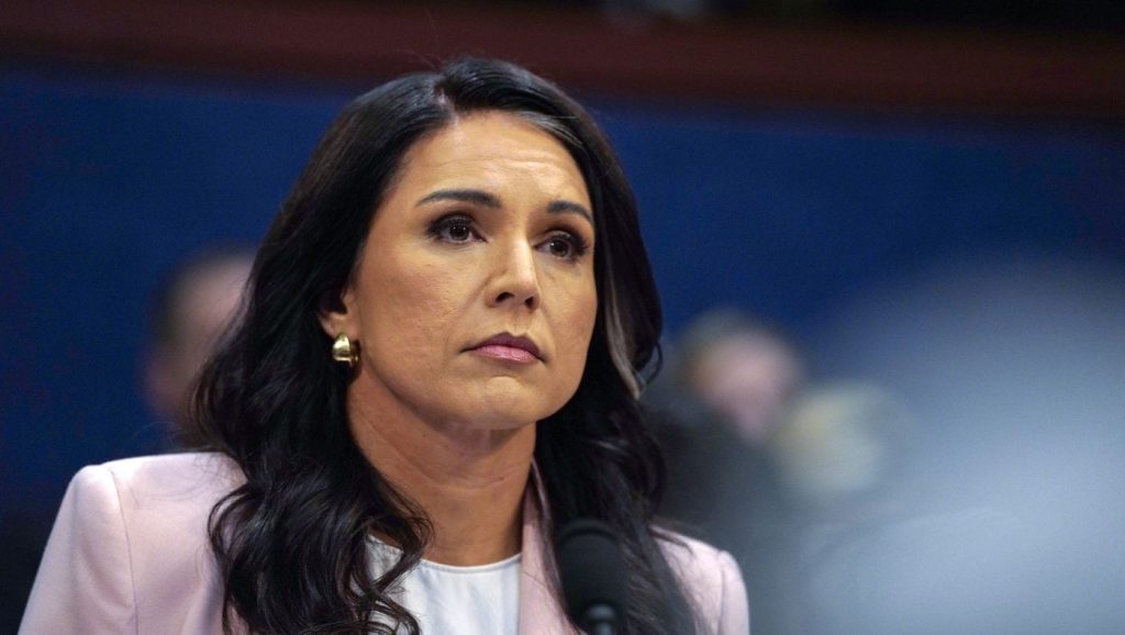 Șefa Serviciilor Secrete Americane, Tulsi Gabbard, Demisionează pentru Soțul Încercat