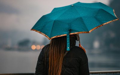 Vreme NEBUNĂ la București: Averse, fulgere și GRINDINĂ!