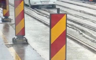 Logan înțepenit în beton proaspăt pe linia de tramvai. Imagini virale