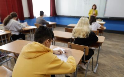 Elevi prinși copiind la Evaluarea Națională: ce pățesc