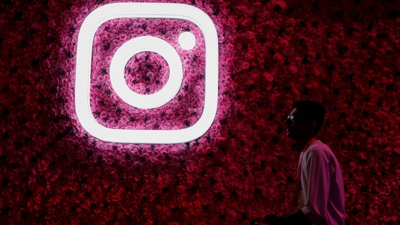 Instagram, blocat pentru mii de români. Ce spune Downdetector