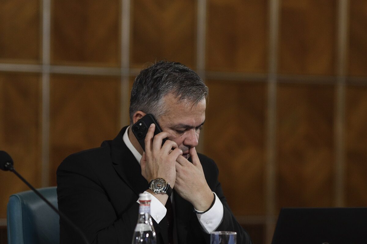 Nicușor Dan, presat să se „raporteze la țară” după o discuție confidențială