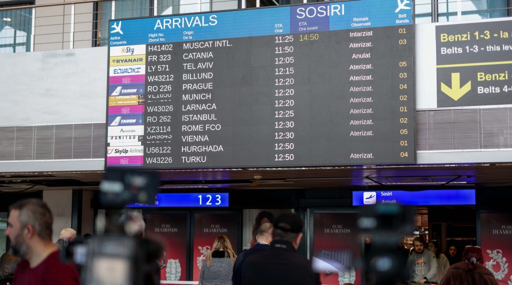 Otopeni: Probleme la zboruri, vine firma britanică.