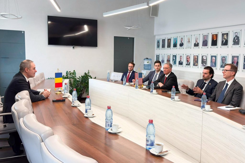 Finanțe: România vizează capital american prin discuții cu ambasadorul SUA