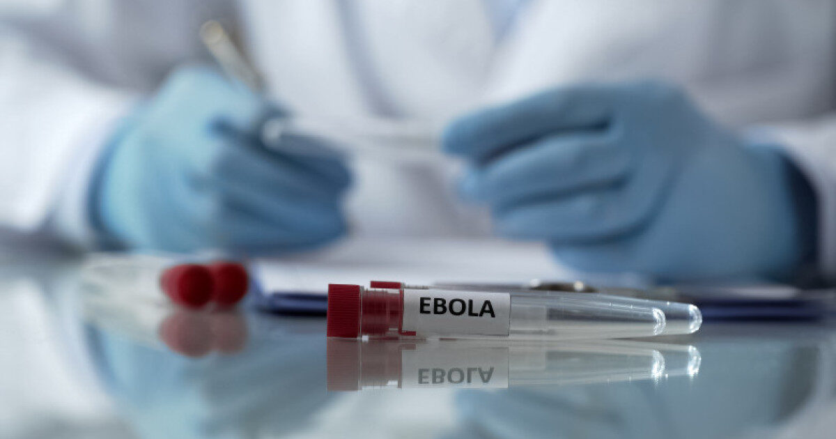Medici în prima linie, devastați de Ebola: 17 morți